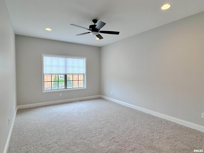 Building Photo - 7615 Walnut Bend Dr
