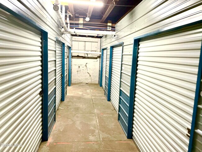 Building Photo - 34 William St