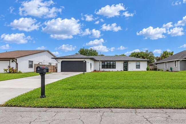 Building Photo - 974 SE Brookedge Ave