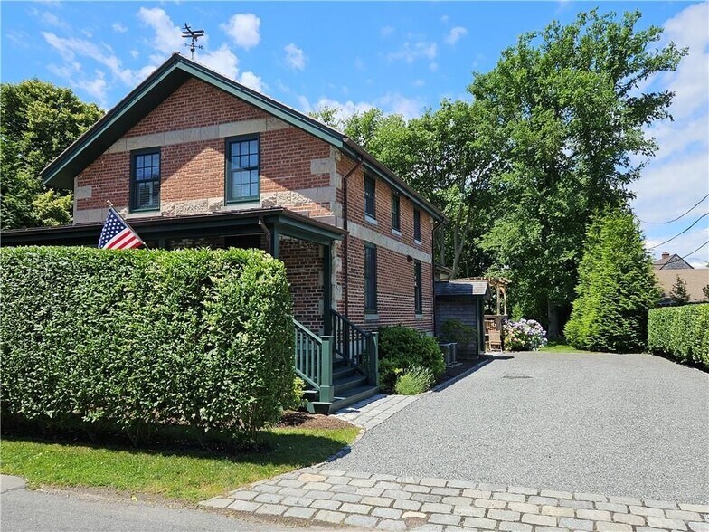 Building Photo - 209 Coggeshall Ave