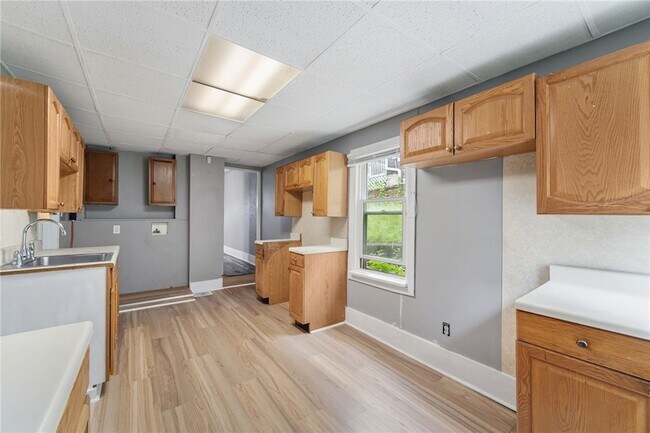 Building Photo - 160 Hazelwood Ave