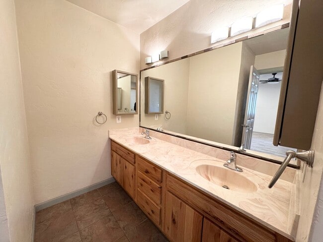 Building Photo - 3BR/2BA/2CG, with DOG RUN 2310 sq.ft. rental in Sierra Vista, AZ
