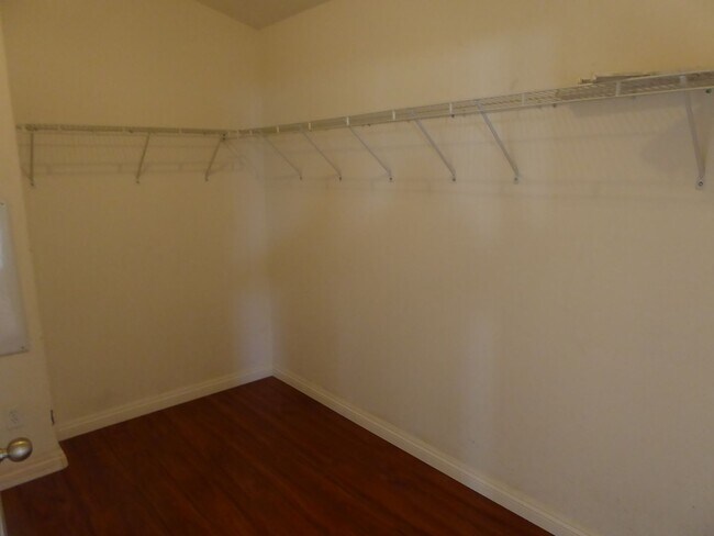 Building Photo - COMING SOON! 4 Bedroom Home for Rent in Castaic!