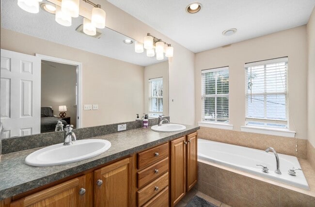 Building Photo - 104 S Moody Ave