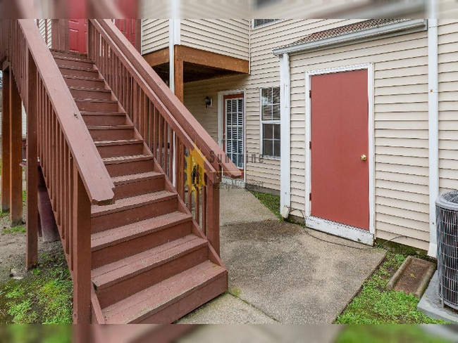 Building Photo - !!WOW!! single level condo WB