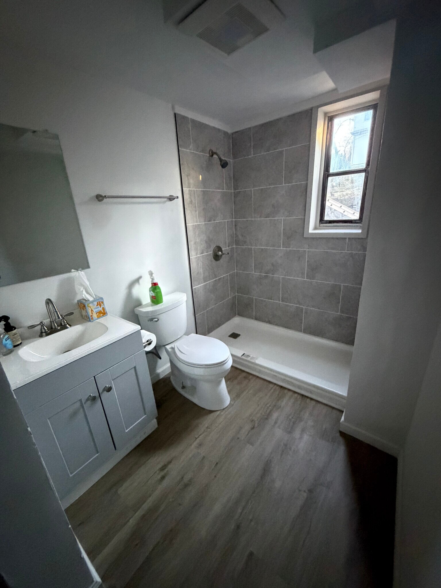 Building Photo - 490 Boswell Ave