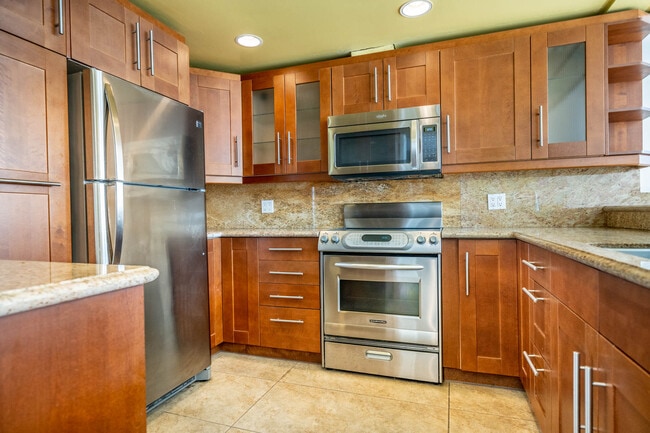 Kitchen - 2160 Century Park E