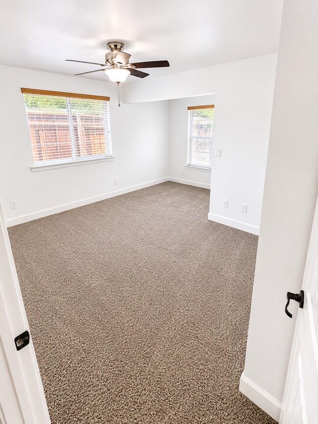 Building Photo - 2245 Ceanothus Ave