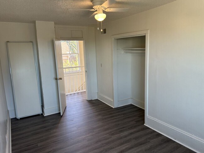 Building Photo - Spacious Remodeled Victorian Unit