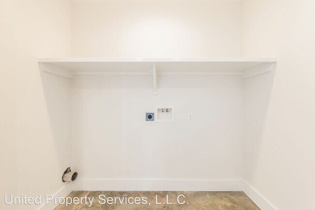 Building Photo - 1 br, 1 bath House - 313 Devalcourt #100