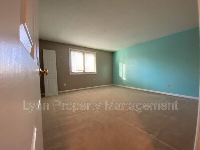 Building Photo - 404 Maple Brook Rd