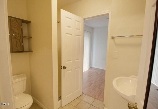 Building Photo - Huge home near in Chapel Hill!