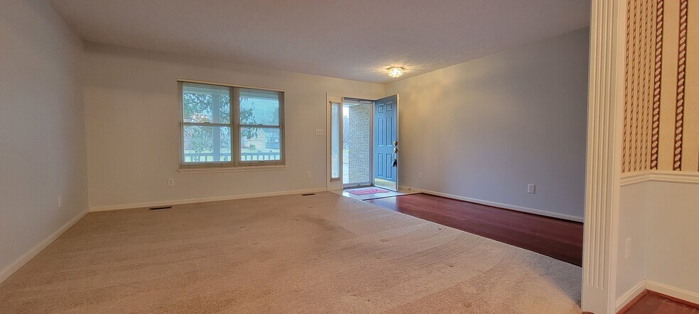 Building Photo - 13606 Saddlecreek Dr