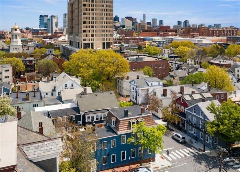 Building Photo - 136 Walden St