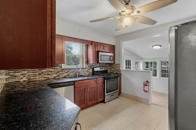 Building Photo - 20 Lake Ave