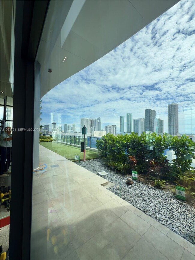 Building Photo - 1600 NE 1st Ave