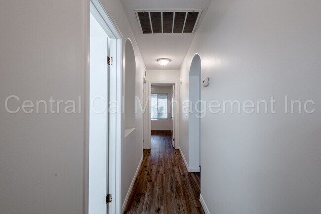 Building Photo - 3 Bedroom/2 Bath Home in San Lauren - $2150 per month!