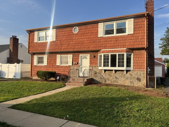 Primary Photo - 5 Brighton Pl