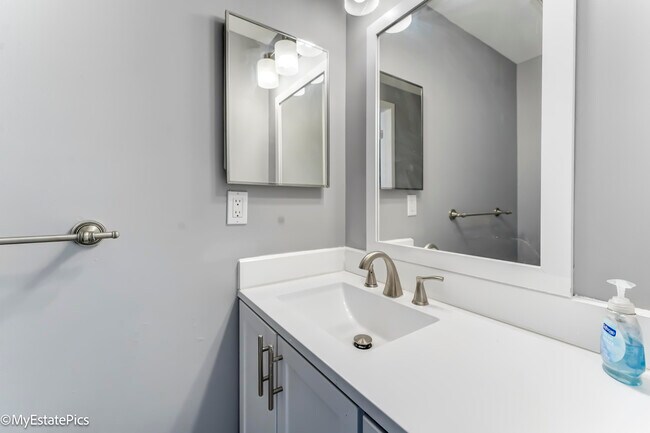 Building Photo - 43449 Arbor Way W