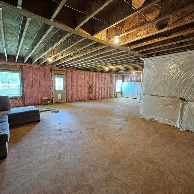 Building Photo - 3682 Bradford Way