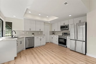 Building Photo - Stylish Unit with Generous Layout