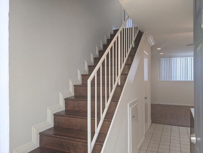 Building Photo - Fulton Townhomes