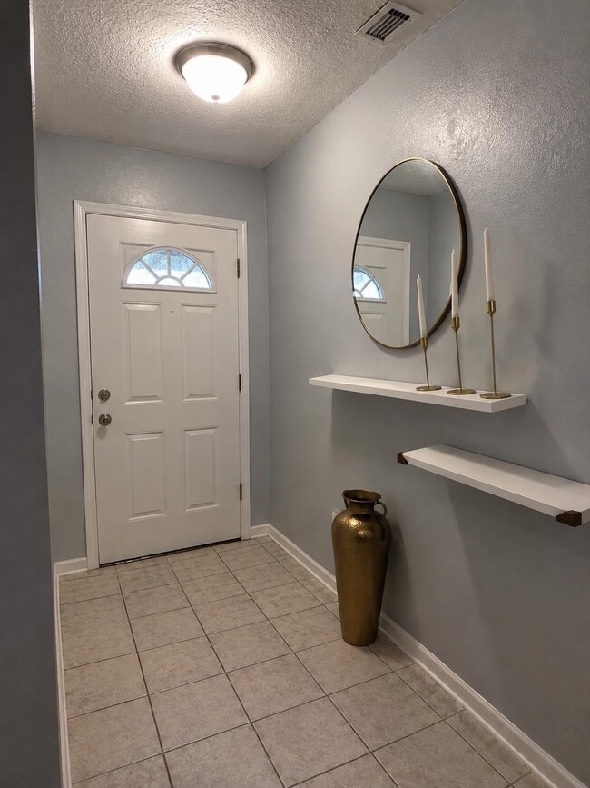Building Photo - 1502 Sudbury Dr