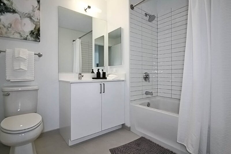 Building Photo - 809 W Van Buren St