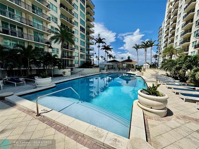 Building Photo - 610 W Las Olas Blvd