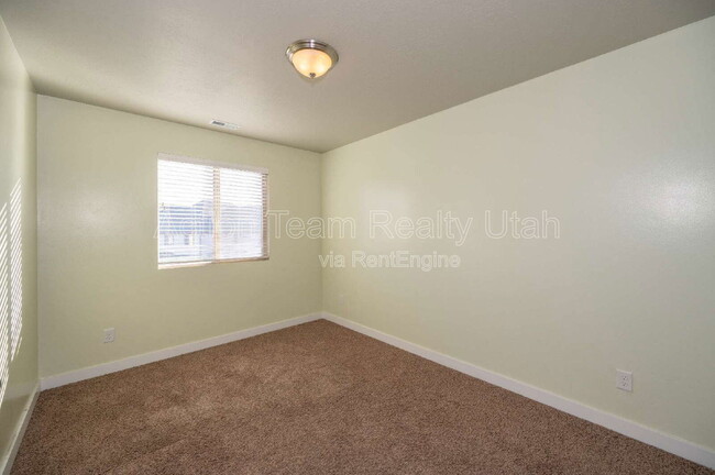 Building Photo - 4088 E Oakland Hills Dr