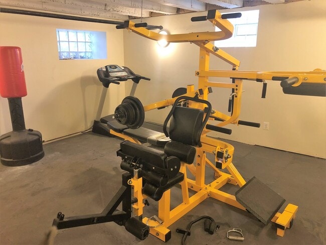 Building Photo - Charming 2 Bedroom/1 Bathroom Apartment in Reservoir Hill, MD!