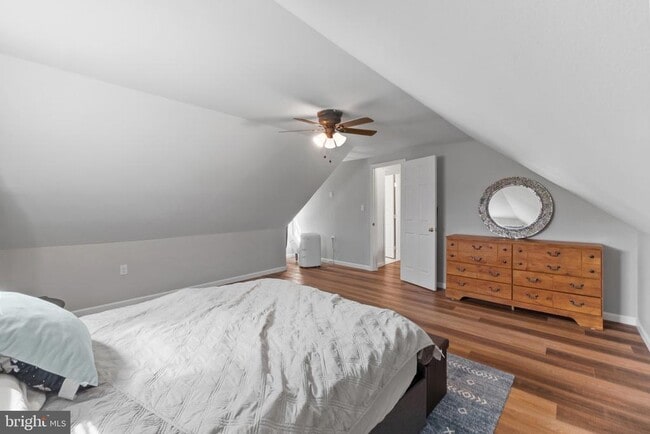 Building Photo - 10 N Meadow Dr