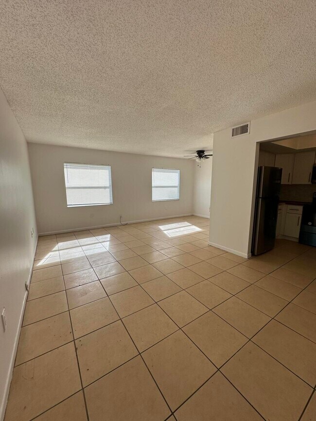 Building Photo - 837 Hickory St