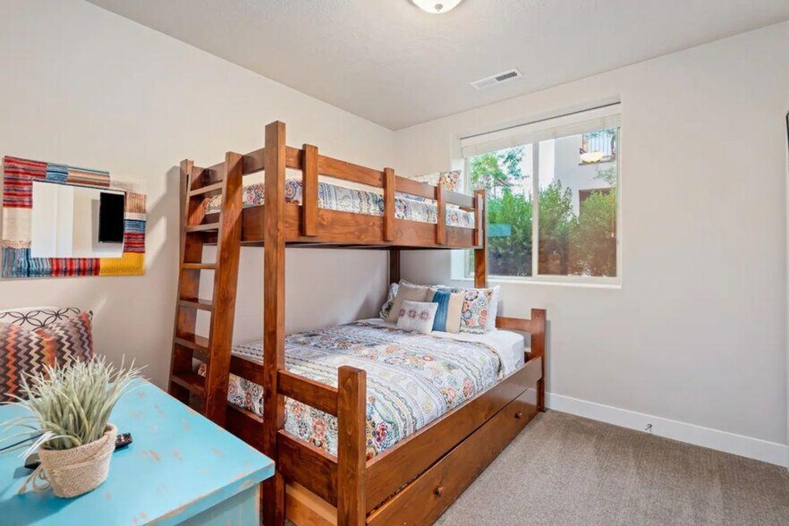 Building Photo - 3800 Paradise Vlg Dr
