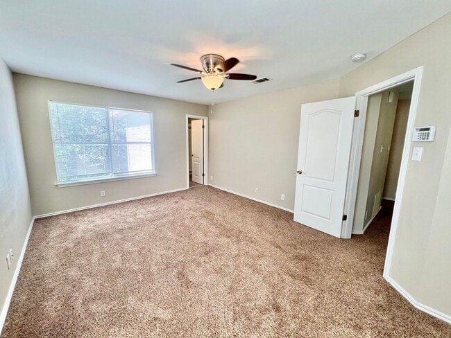 Building Photo - *COMING SOON* *MOVE IN SPECIAL* Pet-Friendly 3BD/2.5BA with Bonus Loft, Deck & Garden Tub – Near ...
