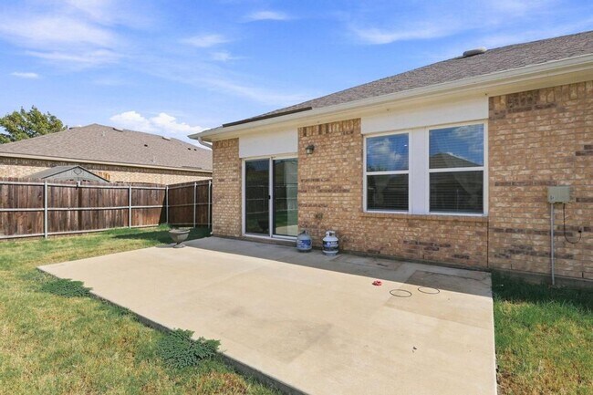Building Photo - 405 Willow Creek Dr