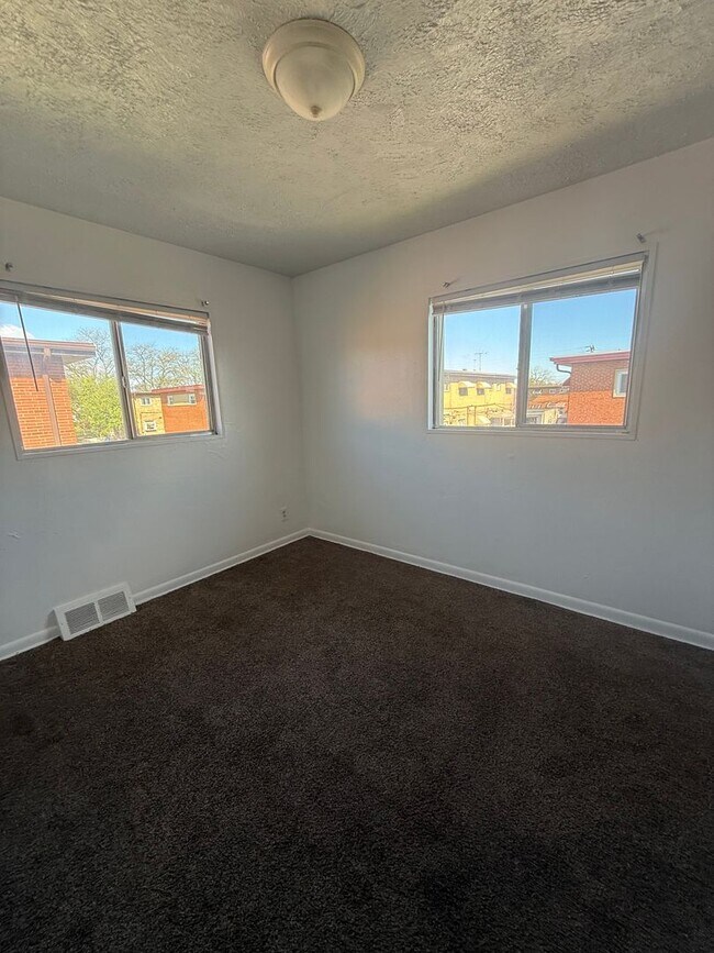 Building Photo - Maple Heights Townhomw