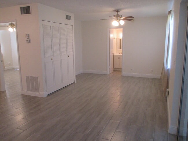 Building Photo - 106 Lake Dora Dr