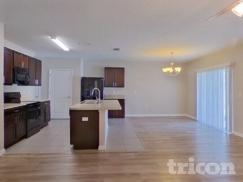 Building Photo - 10442 Whispering Hammock Dr