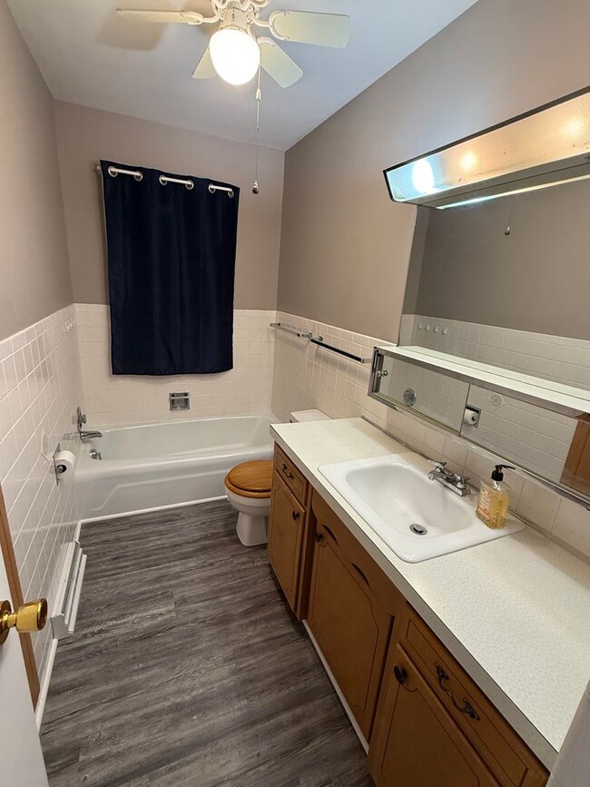 Building Photo - Single family home for rent close to hospital and I-29