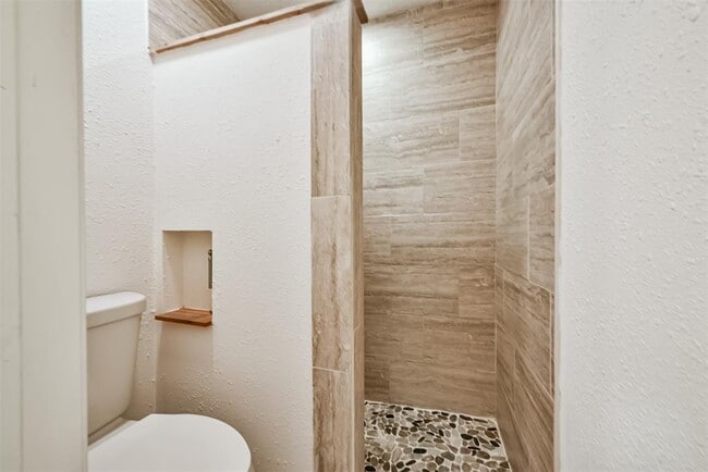 Building Photo - 16031 Birch Vale Dr