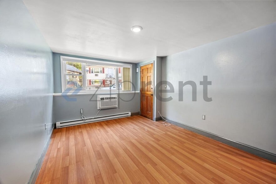 Building Photo - Unit 1
