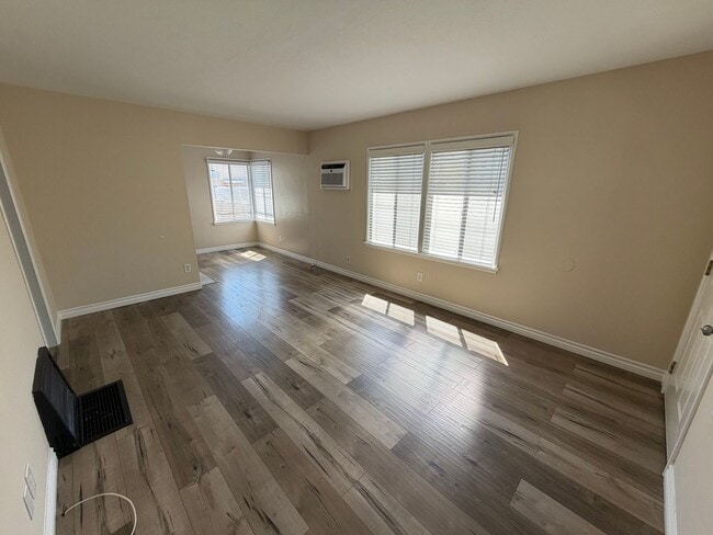 Building Photo - c6048