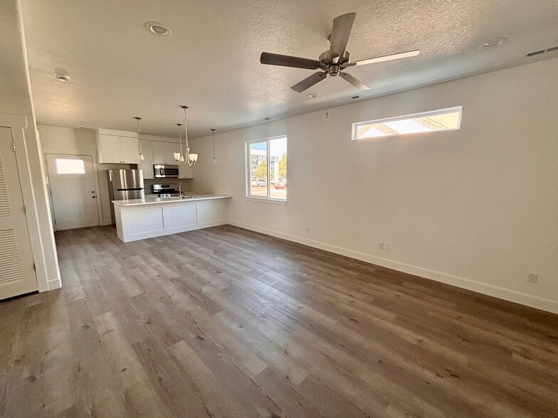 Building Photo - 1549 Tyram Grv