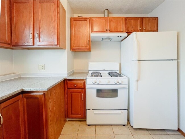 Building Photo - 11331 W River Rd