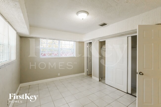Building Photo - 1389 SW 24th Ave
