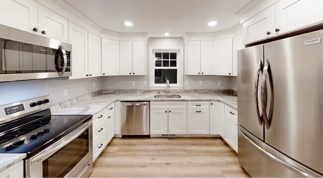 Building Photo - 99 Conlyn Ave