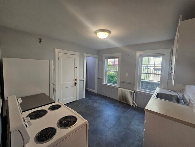 Building Photo - 360 Beech St
