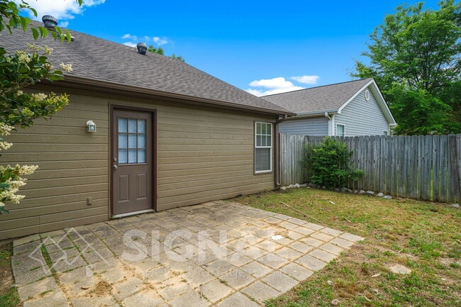 Building Photo - 140 Bonnieville Dr