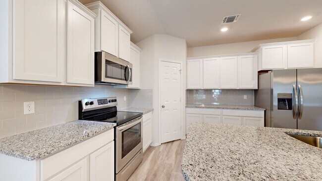 Building Photo - 2 WEEKS FREE RENT + $1,750 A MONTH!